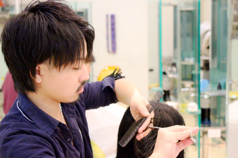 日本人美容師